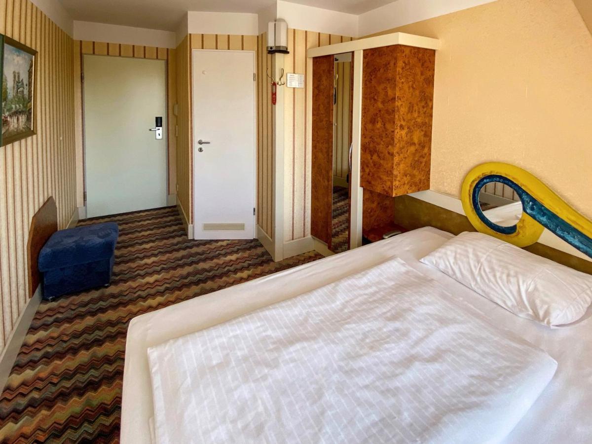 Zum Gruenen Turm Hotel Hohen Neuendorf Luaran gambar