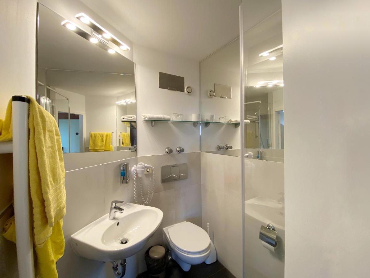 Zum Gruenen Turm Hotel Hohen Neuendorf Luaran gambar
