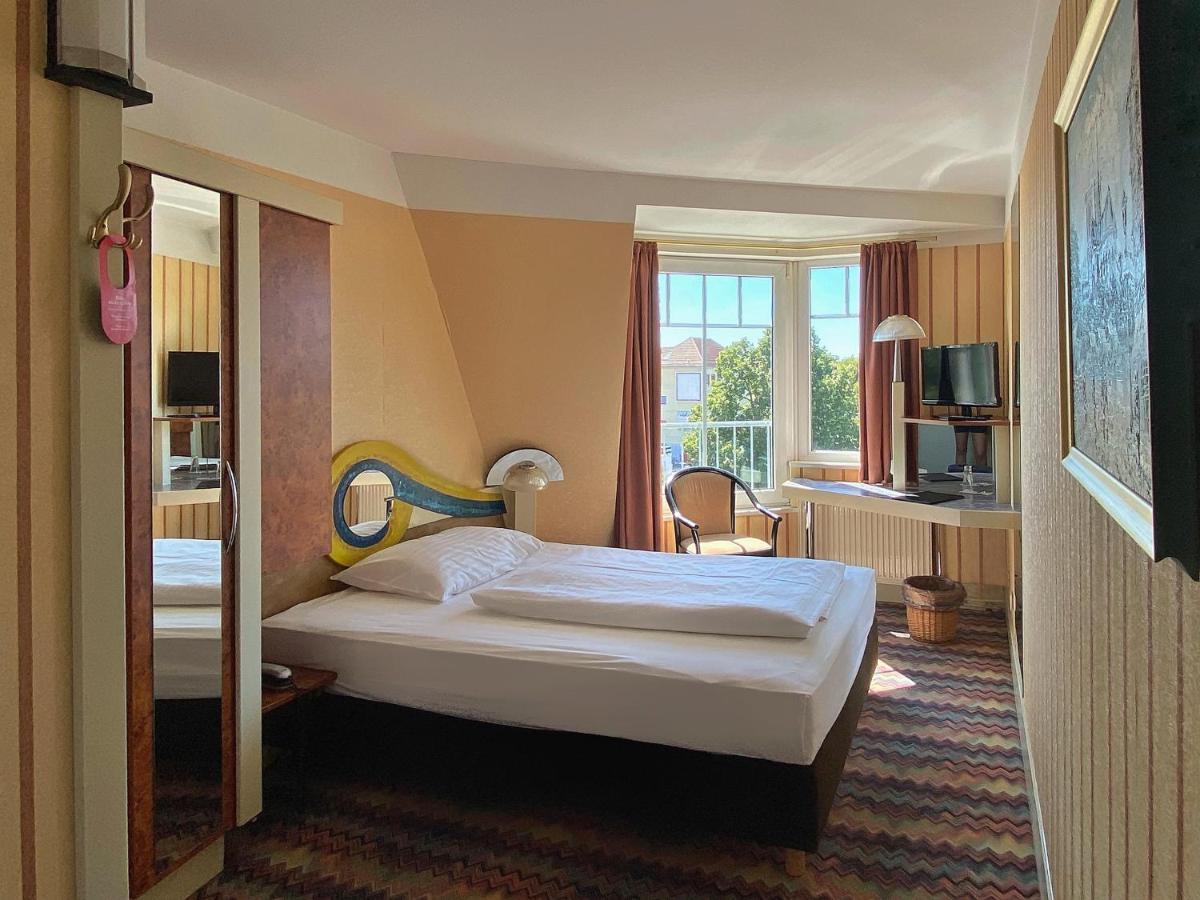 Zum Gruenen Turm Hotel Hohen Neuendorf Luaran gambar