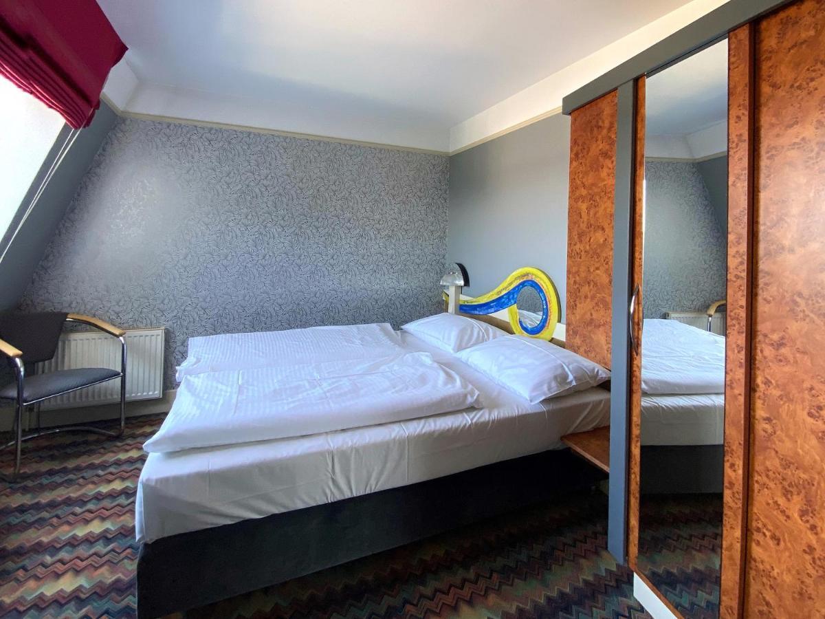 Zum Gruenen Turm Hotel Hohen Neuendorf Luaran gambar