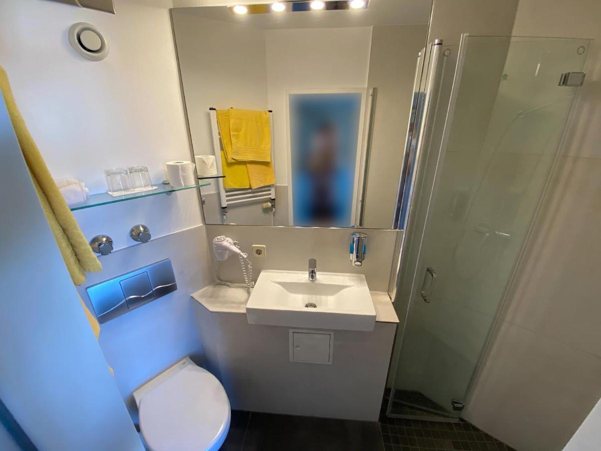 Zum Gruenen Turm Hotel Hohen Neuendorf Luaran gambar